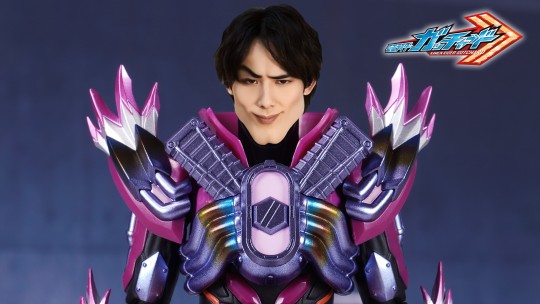 看见牢钢就想笑