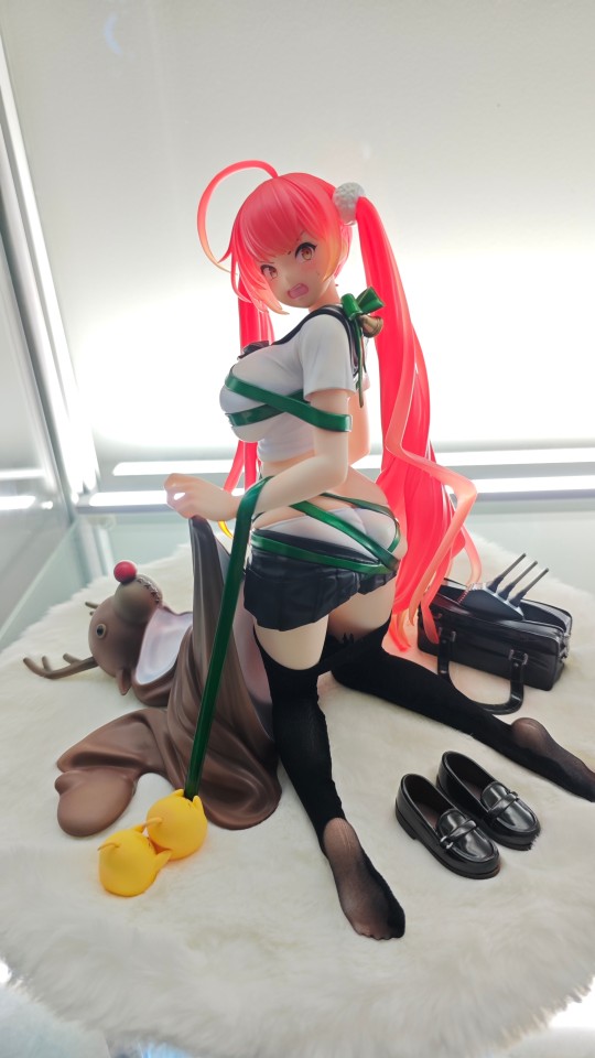 和官图基本一样，黑丝的细节缩水了