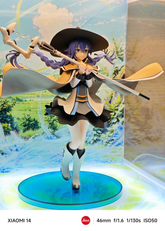 角度限定，从下往上，但是保留帽尖，脸不能黑，手靠近下巴或者挡住下巴😂