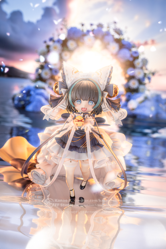 孩子突然抓着一只鸡从战场上回来了