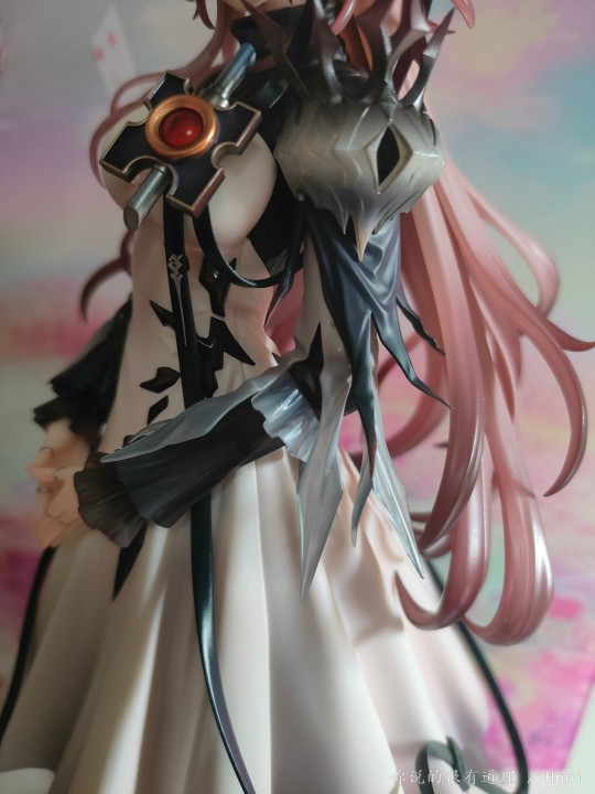 明日方舟_特蕾西娅“终有一天，我们可以点起火焰，燃尽一切腐朽”