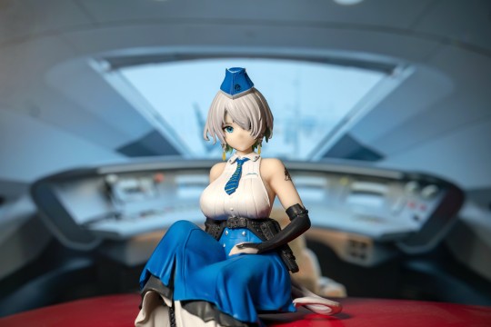 无限轨道部队列车驾驶员布丽德