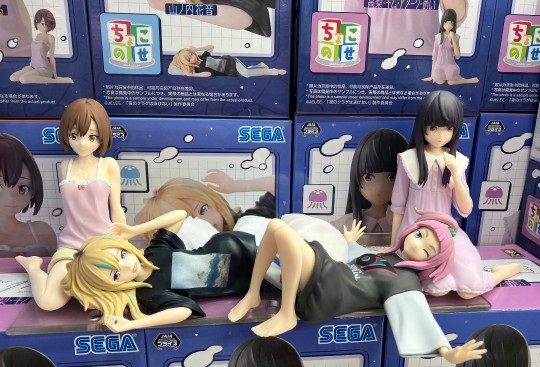 【大货】世嘉 夜晚的水母不会游泳 小坐系列奖品人偶 “渡濑季初”&“高梨·金·阿努克·芽衣” 返图搬运