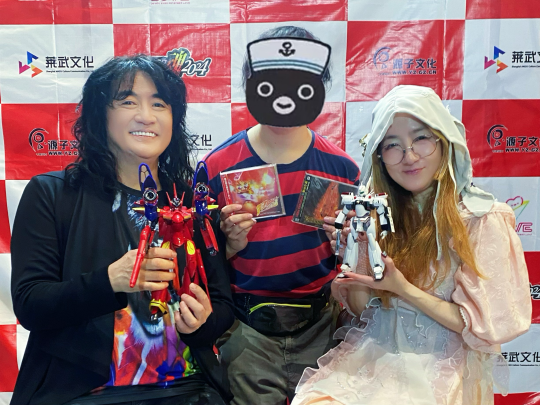 被福山芳树开光过VF19改和笠原弘子开光过的英格拉姆