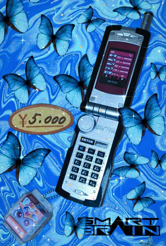 千禧年间的摩登时尚翻盖手机与数码相机