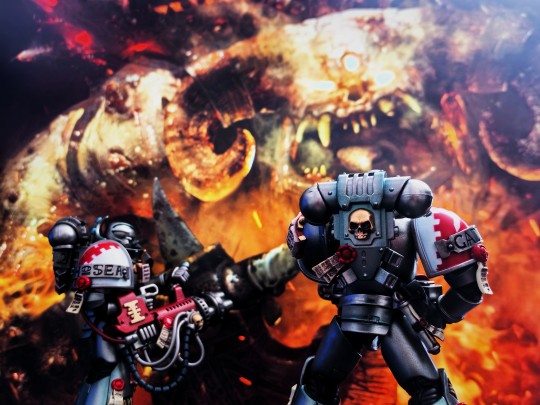 银盔灰甲，便是带给异形的审判