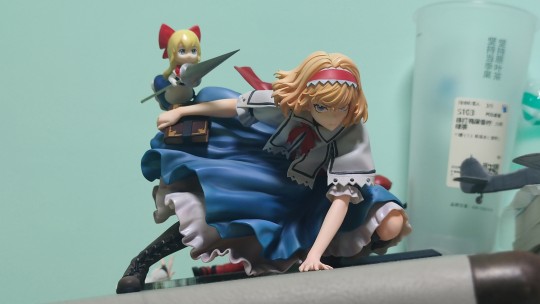 强劲姿势的爱丽丝，做到了