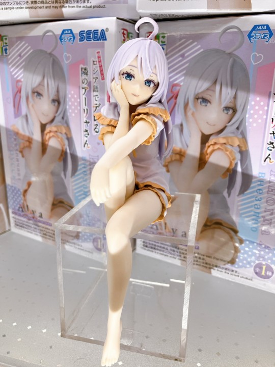 【大货】世嘉 不时用俄语小声说真心话的邻桌艾莉同学 动画版 小坐系列奖品人偶“艾莉”睡衣款 返图搬运