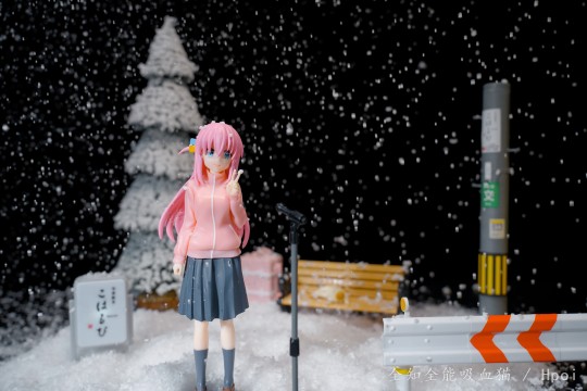 雪地里的波奇酱