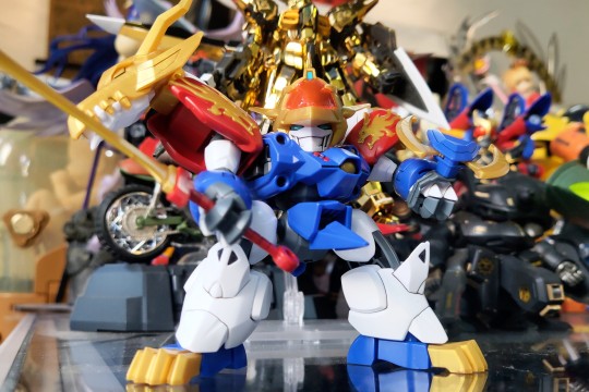 开盒 魔神创造传 SP01 龙神丸 拼装模型
昨晚应该吃错东西了莫名其妙过敏应激，又拉又吐了一整晚，既然不舒服睡不着就顺便拼这一只了，迷迷糊糊间竟然拼好了还描线磨水口了，也算是一个神奇的体验。
说回玩具，是这个价钱应该有的素质，不错，几十块钱还要什么自行车已经很好了，要说不满还是有，官图的金色很耀眼，实物就一pie嘢，素色留底两张算了，晚点涂金了再多拍。

​