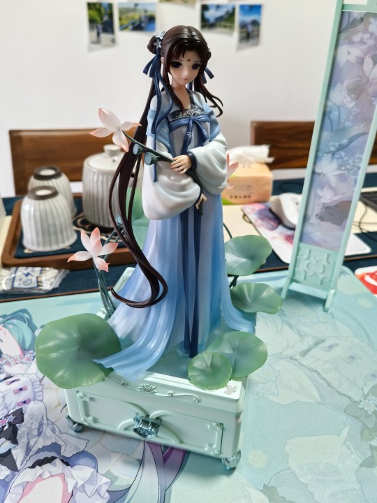 开始感觉不像，实物拿到手还是很可爱的