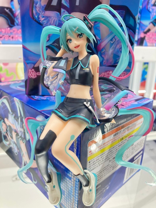 【大货】FuRyu 初音未来 压泡面人偶-炫彩科技款- 返图搬运