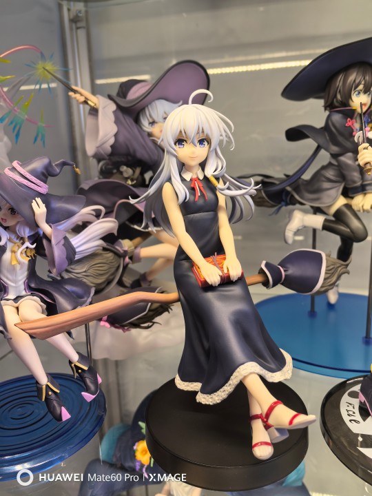 新到的伊蕾娜手办