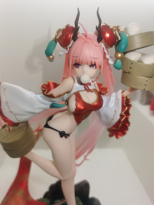 龙年包子铺看板娘