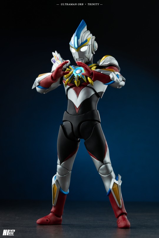 欧布奥特曼·三重形态