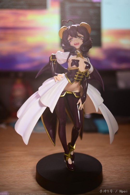 小心邪恶女干部