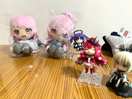 两个粉毛和一个优香