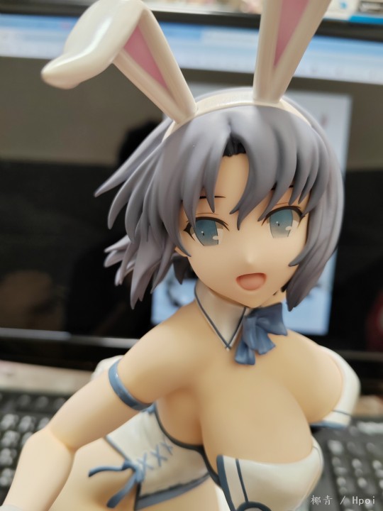 我認為我自己是很喜歡黑絲的。但好像愈來愈喜歡大白腿了麼。。？