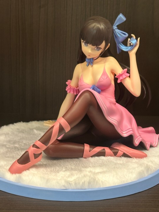 难怪别人有凳子你只能坐地上