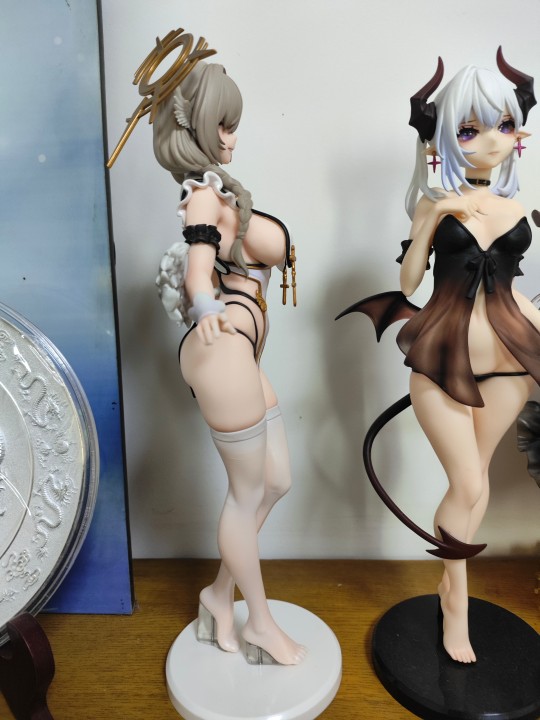 圣挽教主对比小恶魔