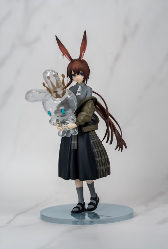 凉鞋配棉袜的兔兔