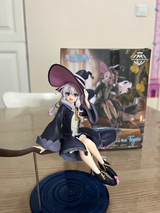 伊蕾娜安全下车