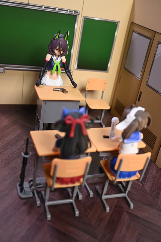 TOMYTEC 机娘配件 Little Armory 小军械库 LD013 指定防卫校课桌椅 D.D.A SCHOOL DESK 拼装模型