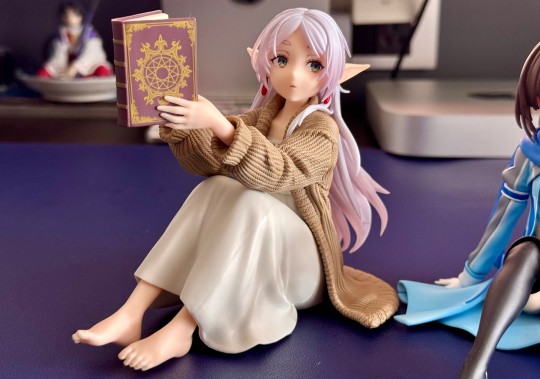 芙莉莲Desktop读书中