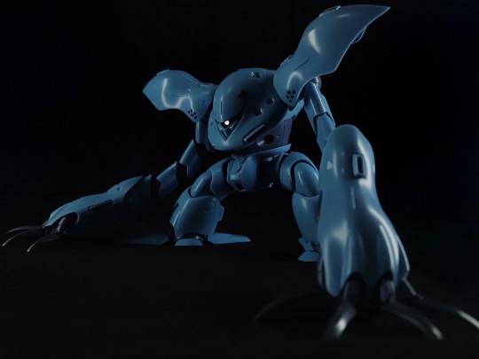 个人最喜欢的一款水产，但是沟槽的品控导致我这一只左手大风车玩起来很难受，并且大腿根内部的两个灰色零件总感觉左右大小不一样（悲