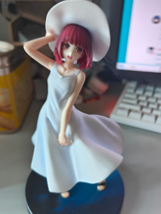 最好别放高处，有点角度限定，锁骨有点怪怪的