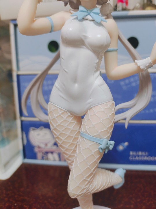 洛天依兔女郎景品