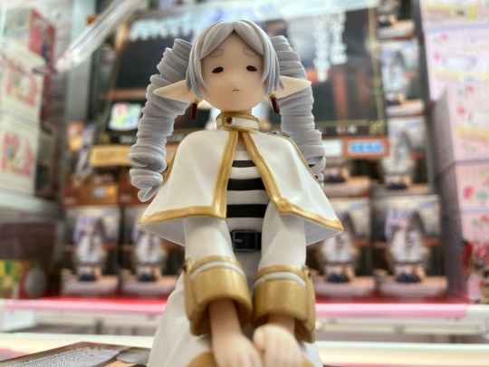 葬送のフリーレンちょこのせプレミアムフィギュア“フリーレン”～縦ロールになっちゃった～