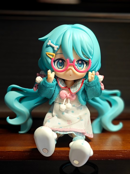 不是bro 你告诉这一个小500的粘土娃头饰的固定要靠纳米胶实现?╭(°A°`)╮