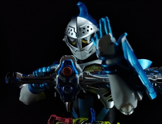 又拿出来玩了一下，自然光下挺好看，要是眼睛能再亮点就好了_(:з」∠)_