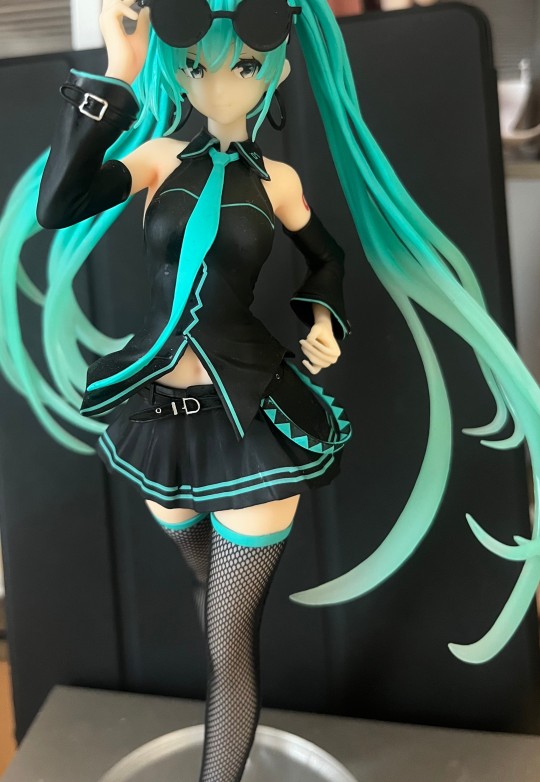 艺华镜初音—一个需要回炉重造的手办