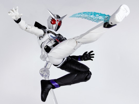 真骨雕獠牙王牌