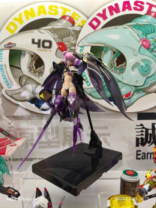 动漫星城遇到的样品，实物感觉很棒，为什么要到六月份啊