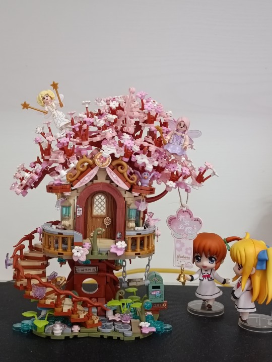 和拼的小积木放一起还挺有意思的