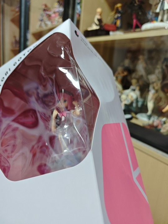 叔叔现在已经沦落到用圆通了，拆开盒子就是这样了。