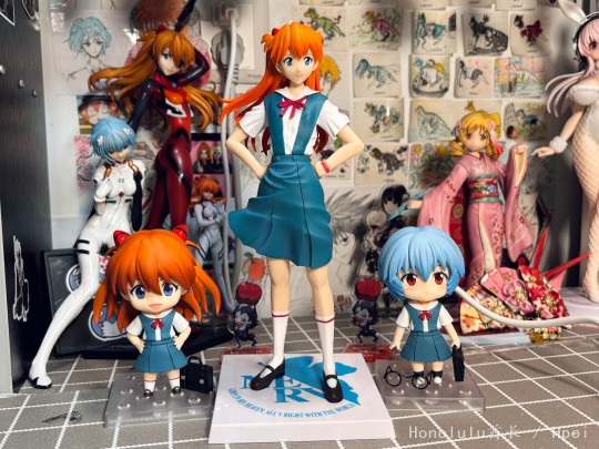 一大一小叉腰香