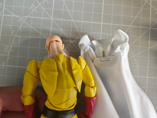 开盒喜提披风底座脱胶脱落和左大臂根脱出 得亏买了2盒还能先掰掰另一只། – _ – །