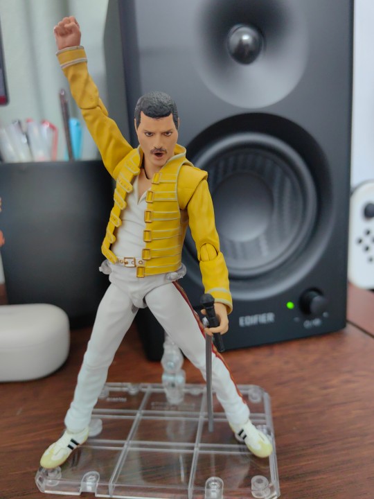 S.H.Figuarts 皇后乐队 佛莱迪·摩克瑞《Live At Wembley Stadium》