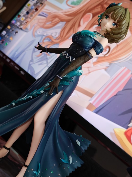 超绝塑料感礼裙