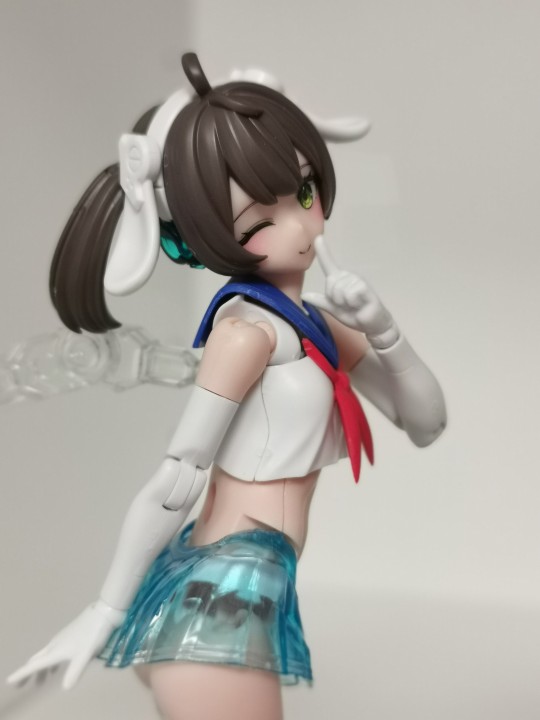 柜子里长出了好多机娘