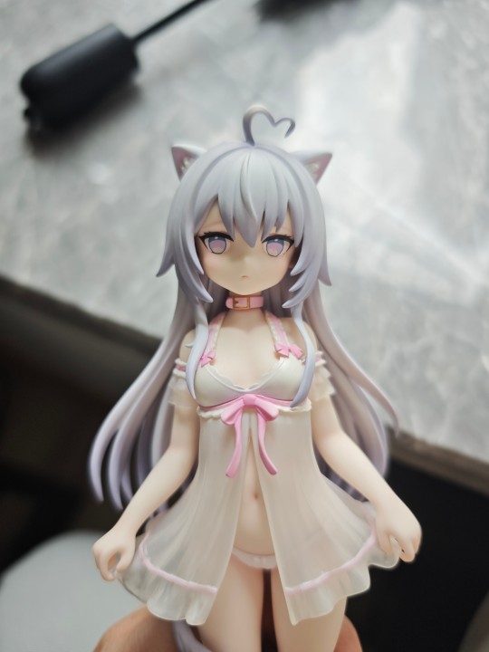 🤔糯米米这次质量不错，不愧是换了一家大厂的做工。尾巴可拆卸，还赠送一双白丝袜。