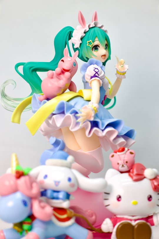 白丝！萌妹！宠物小马！涡轮增压双马尾！风堇！让我逮住你cos miku了吧！