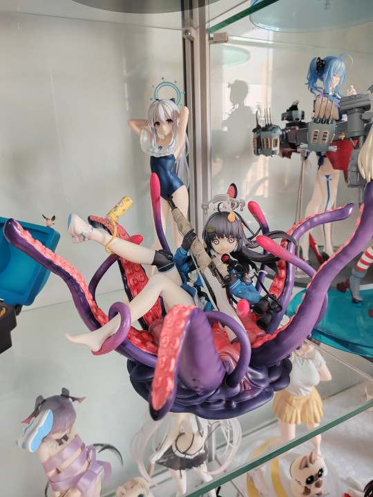 半截垃圾桶换掉就顺眼多了