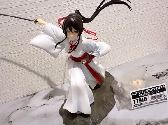 转载寿屋地狱乐佐切手办实物图