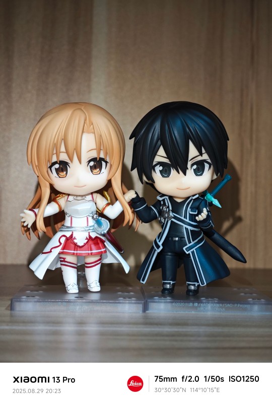 二人拉手的这一幕像极了在和我告别的童年