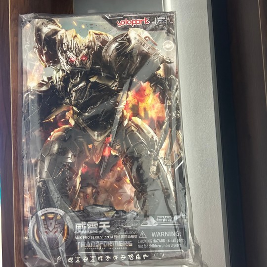 虽然细节和个头不如dlx，但是体型和可动确实强过dlx